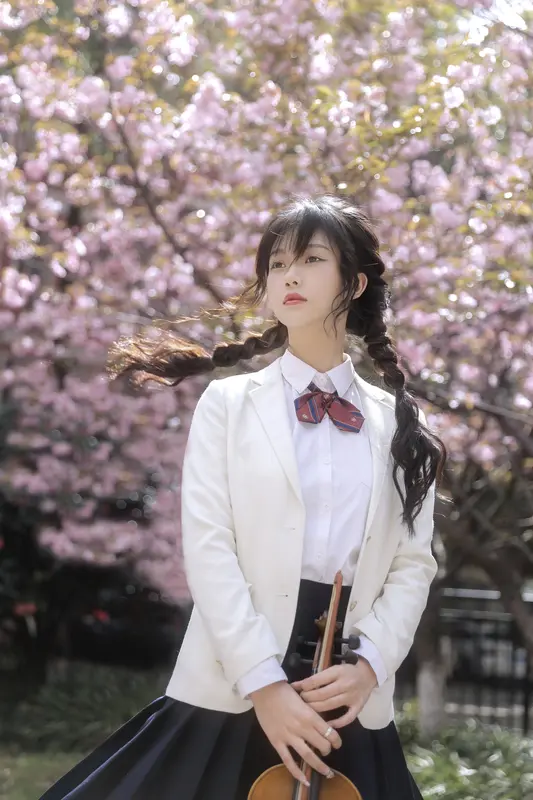 [艺图语] 2022.05.21 繁樱一树 聂十三 - 艺图语